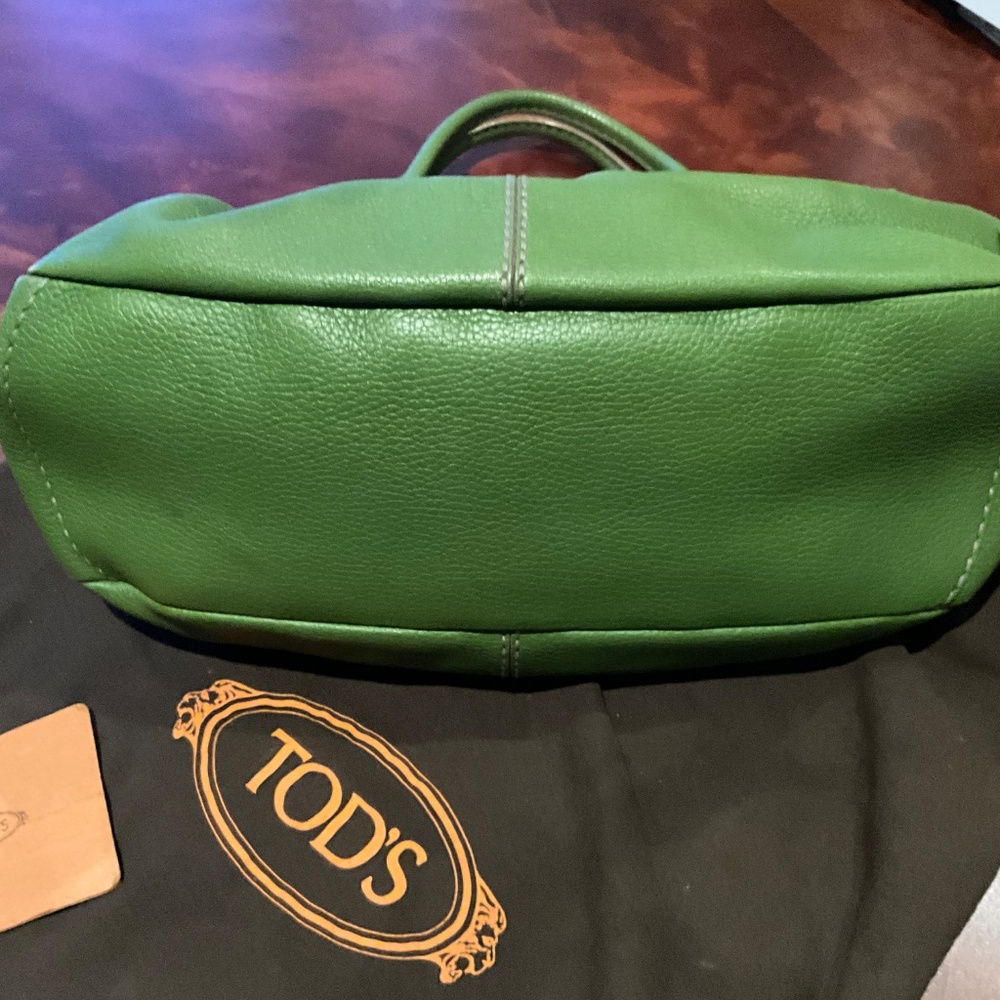 TOD’S spring green leather hand bag with gold capsules, three compartments - Picture 4 of 9